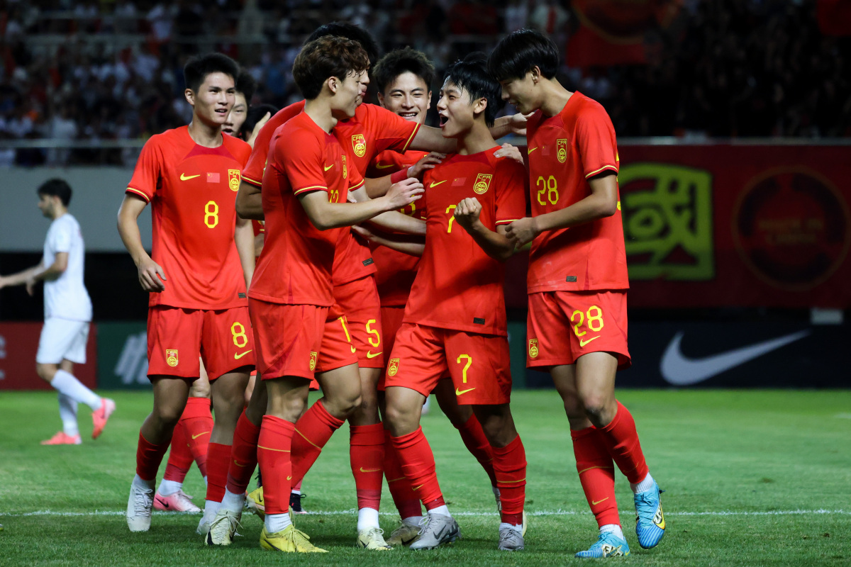 中国队在国际足球比赛中崭露头角