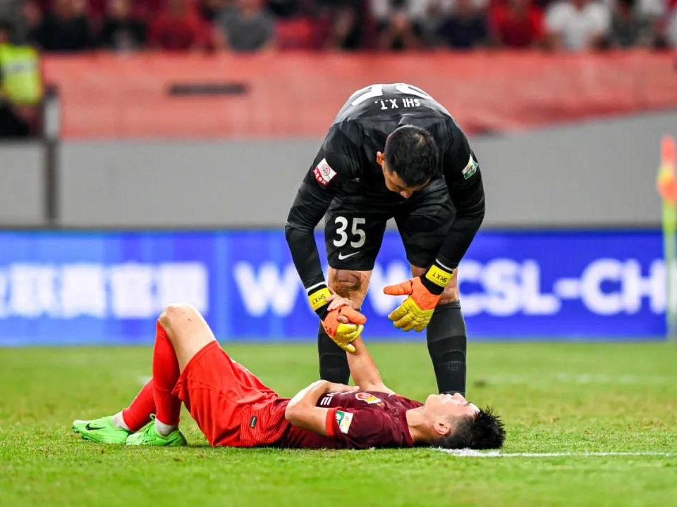 球员受伤离场，全队士气低迷，继续颓废表现的简单介绍