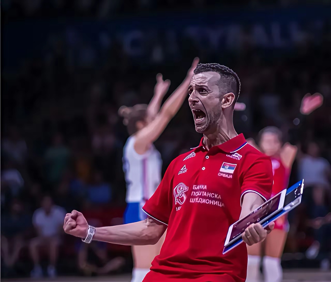 包含克雷塔罗主场取得重要胜利，为下一轮的比赛打下基础的词条