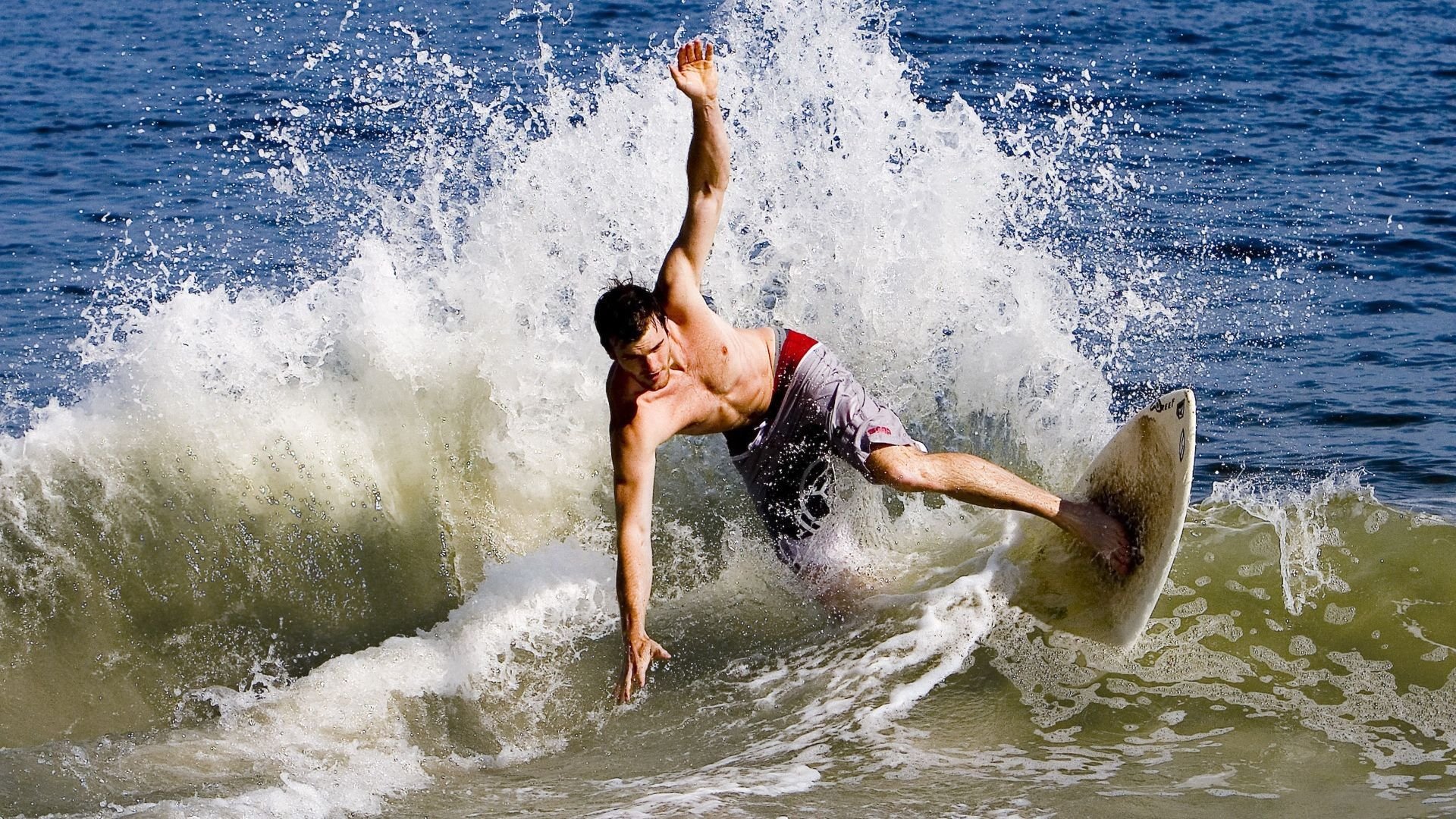 荷兰风暴席卷蓝黑军团,赖斯如何成为国际米兰的关键先生