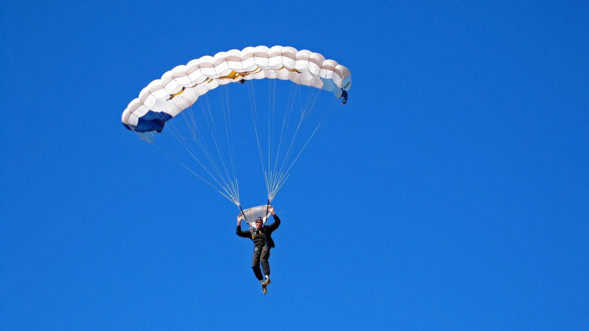 周琦状态火热,广东队末节翻盘雷霆,诠释永不放弃的体育精神